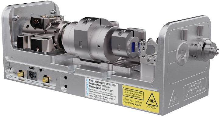 Extended chassis cateye laser with internal isolator and built-in integrated mini digital controller